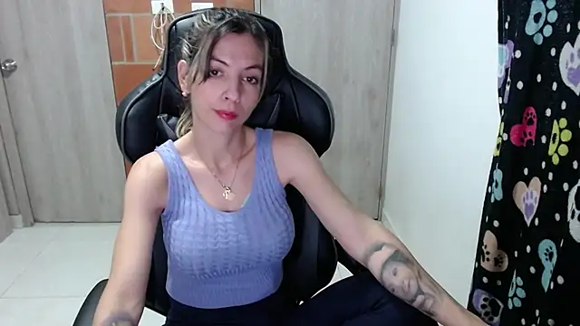 Snapshot of Princezzlove3 chatting on February 28, 2025, 11:12 pm Princezzlove3 online show from February 28, 2025, 11:12 pm