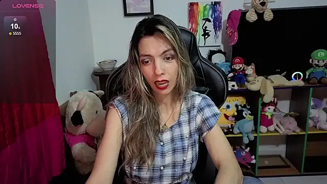 Snapshot of Princezzlove3 chatting on October 27, 2025, 12:33 am Princezzlove3 online show from October 27, 2025, 12:33 am