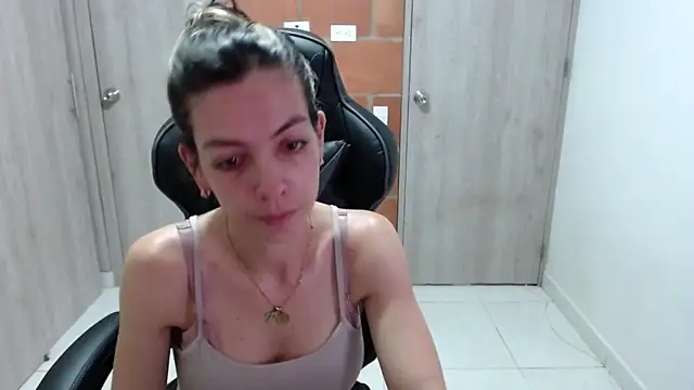 Snapshot of Princezzlove3 chatting on March 13, 2025, 11:27 pm Princezzlove3 online show from March 13, 2025, 11:27 pm