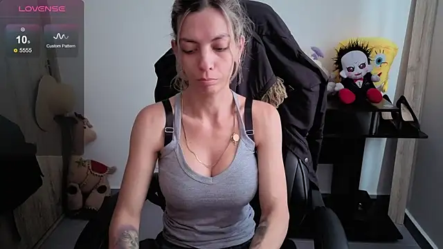 Snapshot of Princezzlove3 chatting on March 23, 2026, 2:50 pm Princezzlove3 online show from March 23, 2026, 2:50 pm