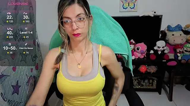 Snapshot of Princezzlove3 chatting on September 26, 2025, 12:06 am Princezzlove3 online show from September 26, 2025, 12:06 am