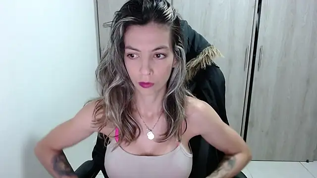 Snapshot of Princezzlove3 chatting on February 17, 2025, 11:55 am Princezzlove3 online show from February 17, 2025, 11:55 am