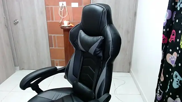 Snapshot of Princezzlove3 chatting on February 28, 2025, 3:26 pm Princezzlove3 online show from February 28, 2025, 3:26 pm