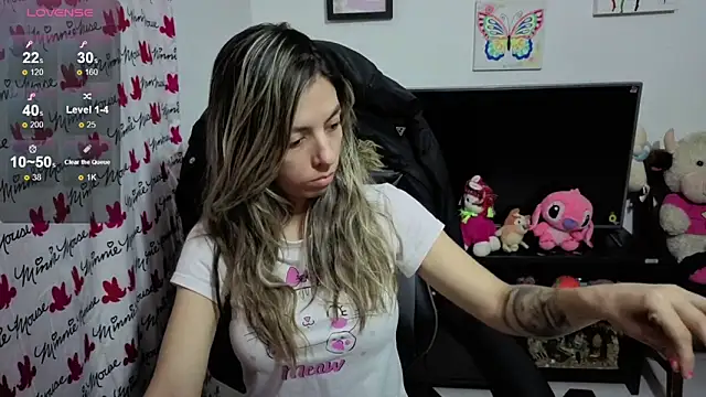 Snapshot of Princezzlove3 chatting on October 4, 2025, 12:23 am Princezzlove3 online show from October 4, 2025, 12:23 am