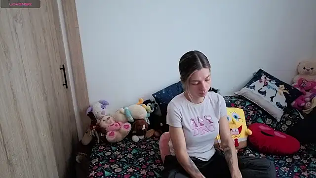 Snapshot of Princezzlove3 chatting on March 6, 2026, 12:44 pm Princezzlove3 online show from March 6, 2026, 12:44 pm