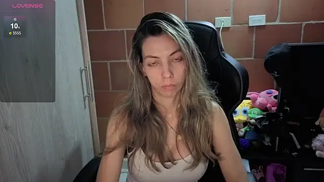 Snapshot of Princezzlove3 chatting on October 16, 2025, 12:19 am Princezzlove3 online show from October 16, 2025, 12:19 am