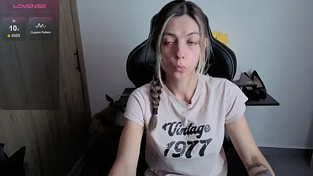 Snapshot of Princezzlove3 chatting on March 18, 2026, 12:30 pm Princezzlove3 online show from March 18, 2026, 12:30 pm