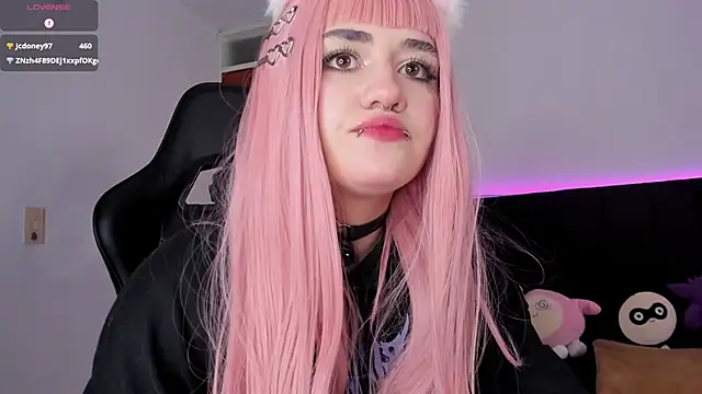 Snapshot of raven__white1 chatting on February 20, 2025, 2:18 am raven  white1 online show from February 20, 2025, 2:18 am