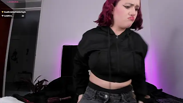 Snapshot of raven__white1 chatting on February 14, 2025, 3:43 am raven  white1 online show from February 14, 2025, 3:43 am