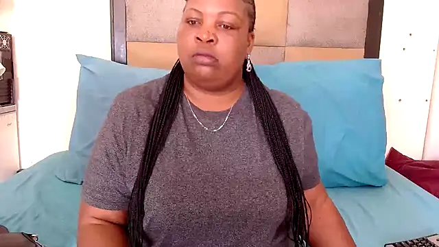 omalicha98 online show from October 27, 2025, 7:20 am