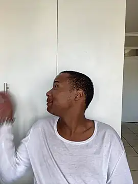 Snapshot of snotLoud chatting on February 14, 2025, 5:51 am snotLoud online show from February 14, 2025, 5:51 am