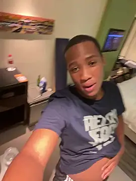 Snapshot of snotLoud chatting on February 19, 2025, 9:36 pm snotLoud online show from February 19, 2025, 9:36 pm