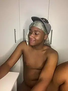 Snapshot of snotLoud chatting on March 21, 2025, 5:45 pm snotLoud online show from March 21, 2025, 5:45 pm