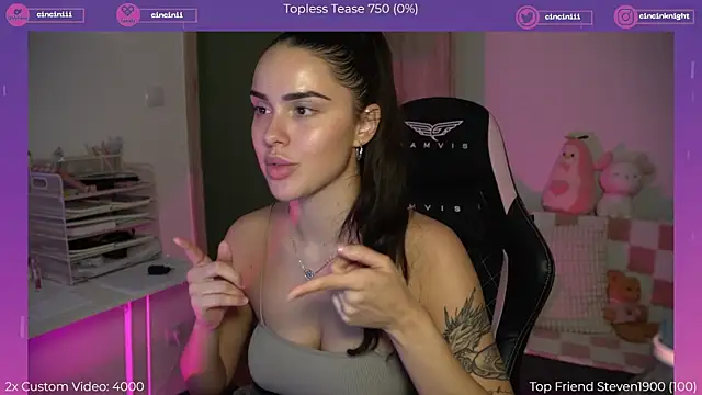 Snapshot of NaomiiMoon chatting on October 1, 2025, 7:07 pm NaomiiMoon online show from October 1, 2025, 7:07 pm