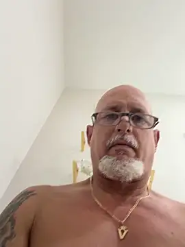 Snapshot of carlospingalinda chatting on February 5, 2026, 10:05 pm carlospingalinda online show from February 5, 2026, 10:05 pm