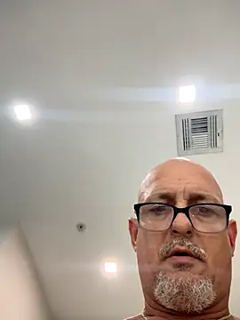 Snapshot of carlospingalinda chatting on November 19, 2025, 2:22 am carlospingalinda online show from November 19, 2025, 2:22 am