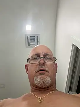 Snapshot of carlospingalinda chatting on February 24, 2026, 10:54 pm carlospingalinda online show from February 24, 2026, 10:54 pm