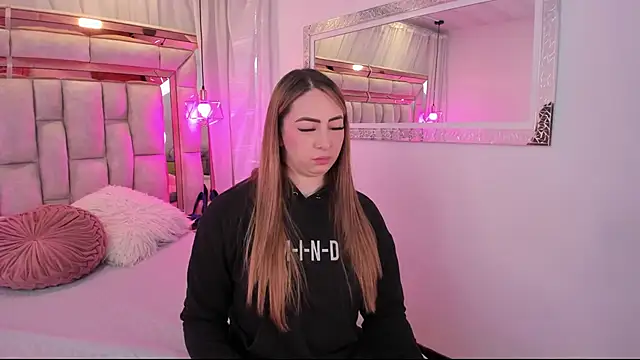 Katalina Evans online show from November 26, 2025, 10:59 am