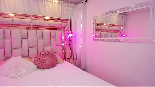 Katalina Evans online show from September 15, 2025, 7:58 pm