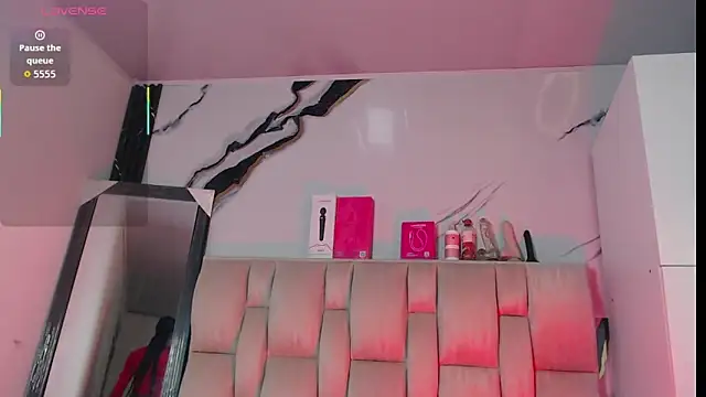 esmeralda-bk online show from December 4, 2025, 9:47 pm