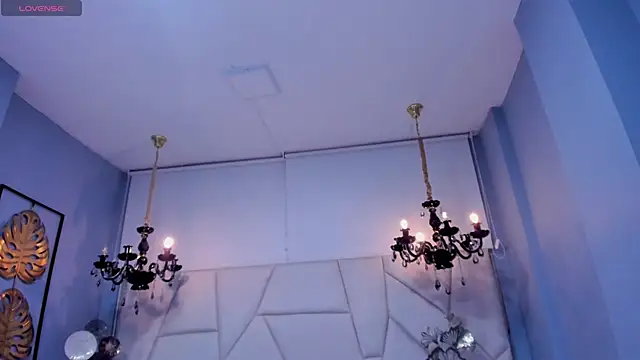 Aitana Hilton  online show from November 28, 2025, 12:16 pm