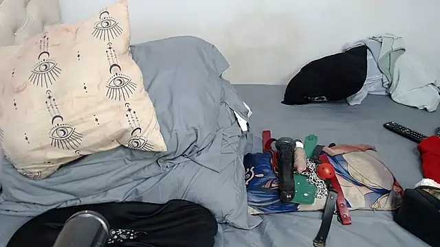 Snapshot of MilfJade chatting on January 12, 2026, 9:52 pm MilfJade online show from January 12, 2026, 9:52 pm