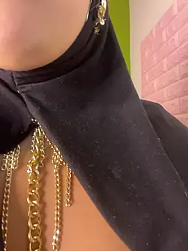 zahra Jalid online show from April 15, 2026, 1:00 am