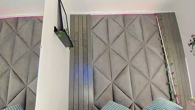 SabrinaSpell  online show from December 14, 2025, 11:49 am