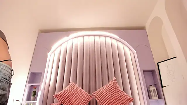 SabrinaSpell  online show from December 18, 2025, 11:47 am