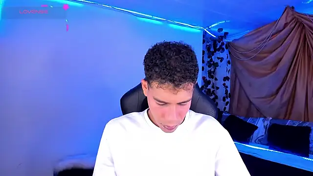 Ethan Boyy online show from December 2, 2025, 11:28 pm