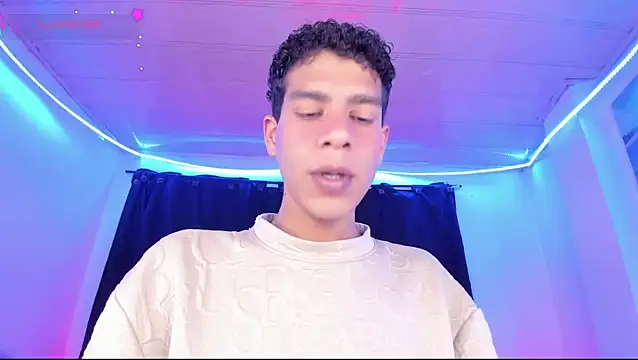 Snapshot of Ethan_Boyy chatting on May 4, 2026, 8:11 pm Ethan Boyy online show from May 4, 2026, 8:11 pm