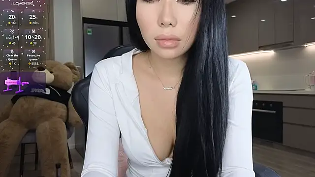 Snapshot of asianqueeny chatting on November 5, 2025, 12:47 am asianqueeny online show from November 5, 2025, 12:47 am