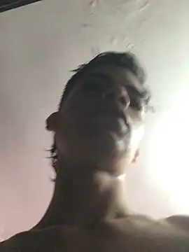 Latinos 2001 online show from December 3, 2025, 1:21 pm