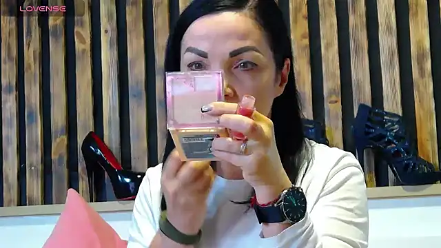 Tory Lovi online show from December 2, 2025, 1:13 pm