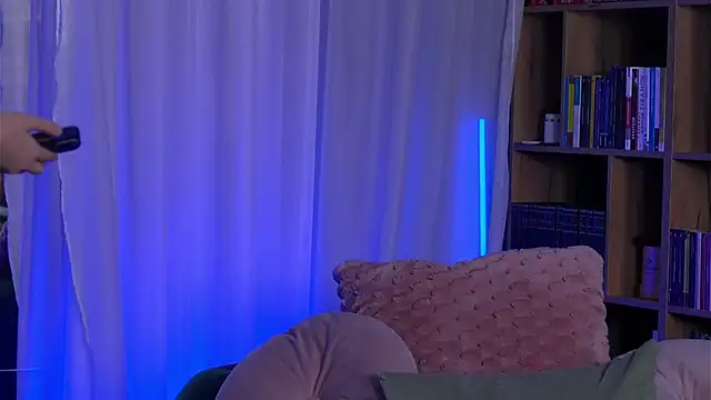 SarahPeach8 online show from March 7, 2026, 7:37 am