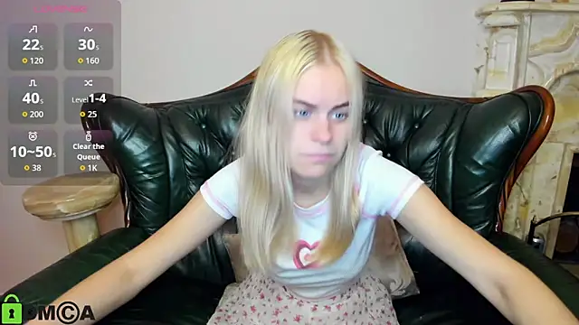 Snapshot of HillEva chatting on September 10, 2025, 7:57 pm HillEva online show from September 10, 2025, 7:57 pm