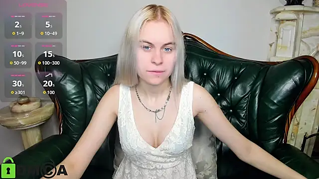 Snapshot of HillEva chatting on November 30, 2025, 8:26 am HillEva online show from November 30, 2025, 8:26 am