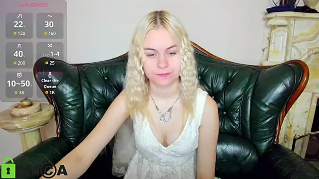 Snapshot of HillEva chatting on October 27, 2025, 8:26 am HillEva online show from October 27, 2025, 8:26 am