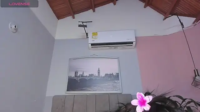 janna lopez  online show from November 19, 2025, 11:10 am