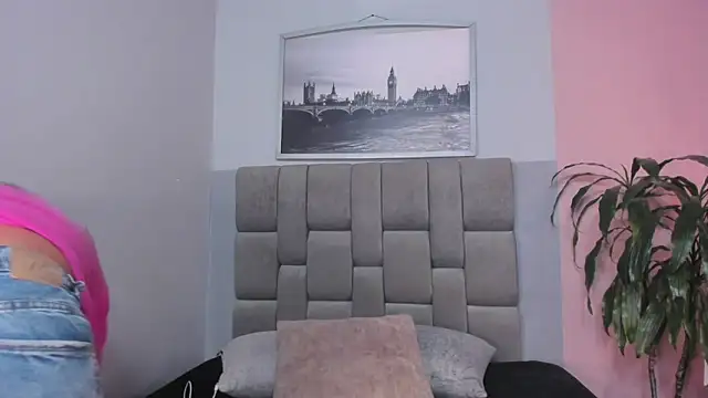 janna lopez  online show from December 5, 2025, 12:48 pm