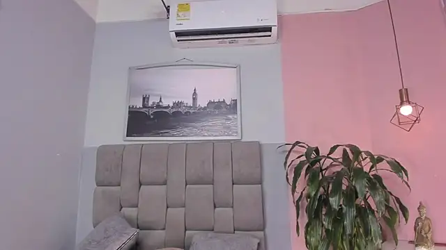 janna lopez  online show from November 11, 2025, 11:16 am