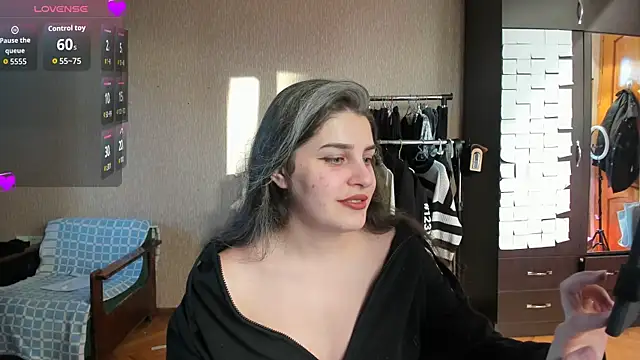  Roselina  online show from May 9, 2026, 3:04 pm