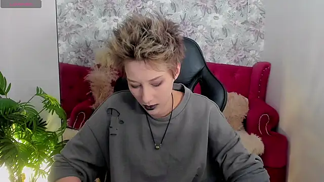 via mayer  online show from March 20, 2025, 11:45 pm