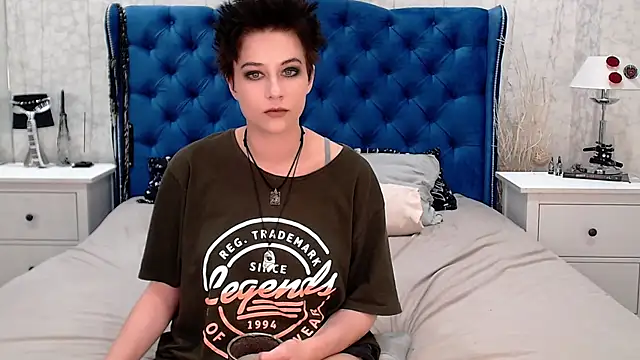 Snapshot of via_mayer_ chatting on July 13, 2026, 8:35 am via mayer online show from July 13, 2026, 8:35 am
