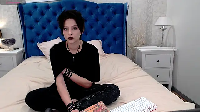 via mayer  online show from October 23, 2025, 10:58 am