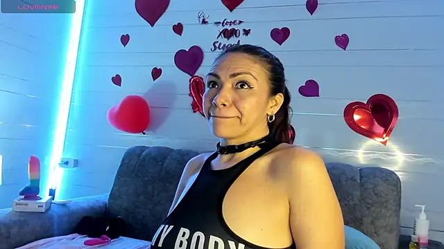 Snapshot of MARIAM_COLINS chatting on February 21, 2025, 6:18 am MARIAM COLINS online show from February 21, 2025, 6:18 am