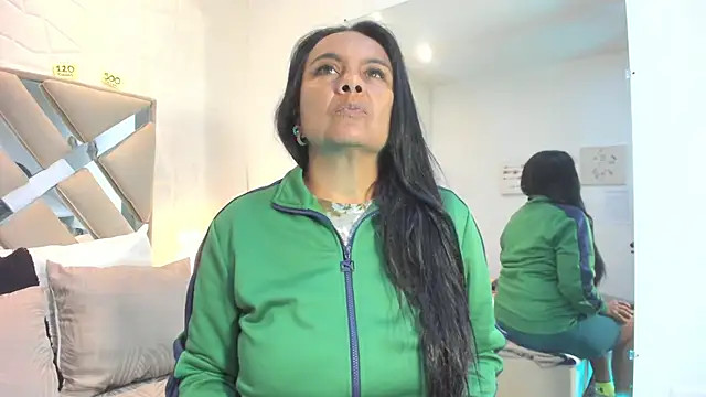 Snapshot of raquell_moore chatting on November 19, 2025, 11:43 am raquell moore online show from November 19, 2025, 11:43 am