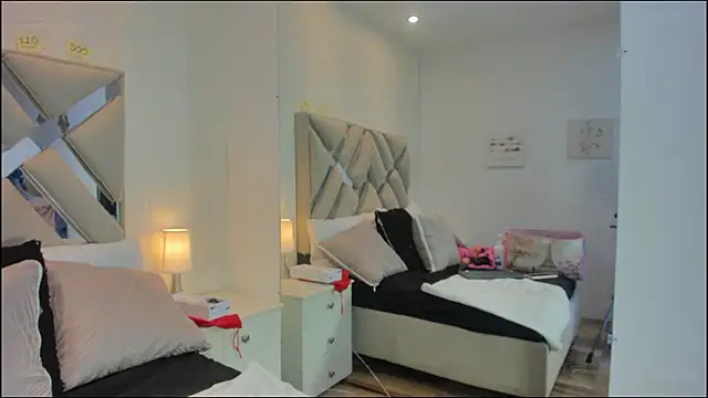 Snapshot of raquell_moore chatting on December 3, 2025, 11:42 am raquell moore online show from December 3, 2025, 11:42 am