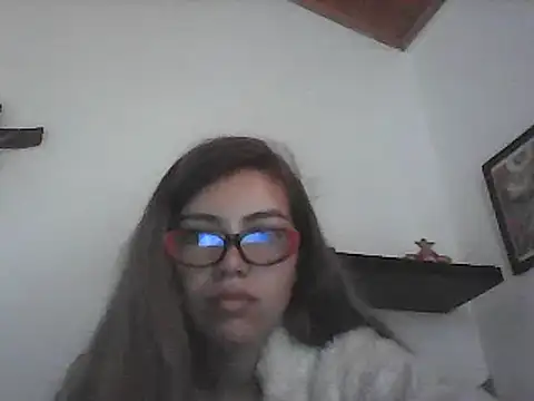 VittoriaTaylor online show from February 3, 2025, 1:40 pm