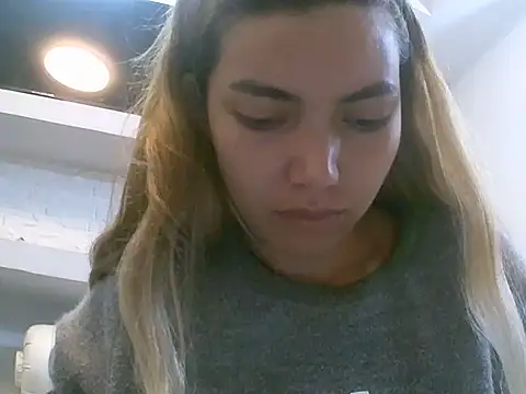 VittoriaTaylor online show from February 12, 2026, 12:49 pm